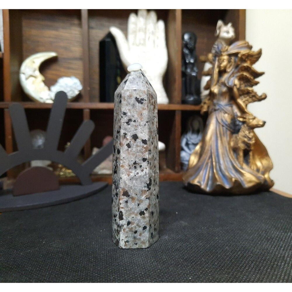 UV Reactive Yooperlite Crystal Tower - Picture 3 of 6